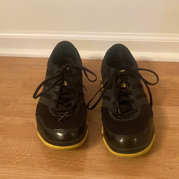 Black with yellow soles Men’s Adidas Vtg 90s classic...